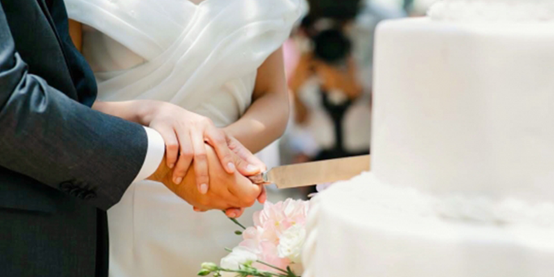 結婚式のケーキ入刀